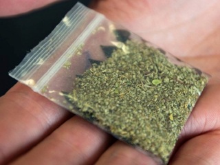 Житель Ялты хранил марихуану в пачке из-под кофе