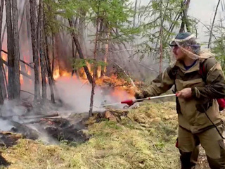 Пострадавшие из-за пожаров в Якутии жители получат выплаты в ближайшие дни