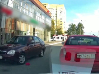 Ребенка, играющего на парковке, сбили в Омске