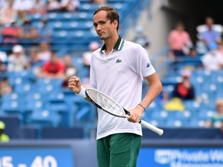 Медведев стал первым четвертьфиналистом турнира в Цинциннати
