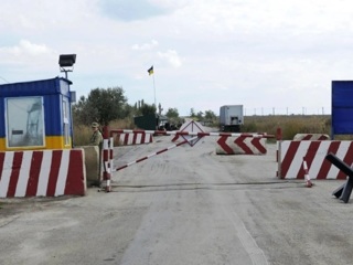 Украина закрыла пункт пропуска на границе с Крымом