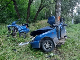 Водитель и пассажир разорванной на части машины погибли на месте