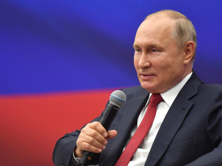 Путин поручил вернуть соцвыплаты, списанные на погашение кредитов