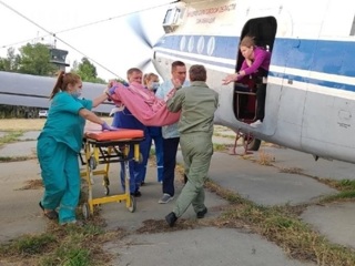 Выжившую в ДТП под Вольском 3-летнюю девочку доставили в Екатеринбург