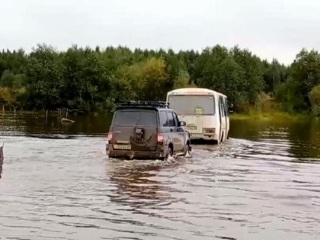 В Архангельской области обрушилась переправа через реку Тоймушку