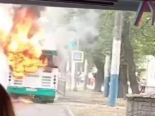 В Воронеже загорелся автобус с пассажирами внутри