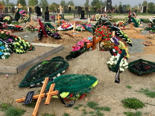На кладбище в Южно-Сахалинске неизвестные устроили погром
