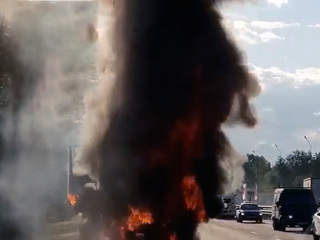 В Самарской области на трассе М-5 на ходу загорелась фура