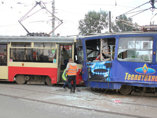 В лобовом столкновении трамваев в Туле пострадали два пассажира