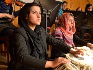 Женский оркестр не смог улететь из Кабула из-за спящего командира талибов