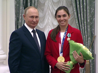 Русские идут: в Кремле вручили награды медалистам Олимпиады