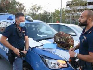 В Римини мигрант-безбилетник набросился с ножом на контролеров автобуса