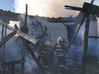 Во время пожара в Астрахани пострадали жильцы вспыхнувшего дома