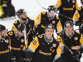 Хоккейная "Северсталь" в Новосибирске переиграла "Сибирь"