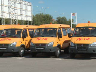 Школы Волгоградской области получили 99 новых автобусов
