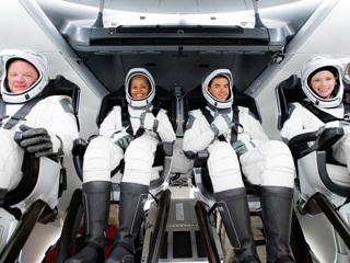 Первый частный экипаж космонавтов отправился на орбиту