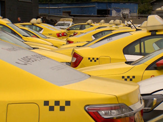 Бесплатное такси отвезет петербуржцев с COVID-19 на КТ