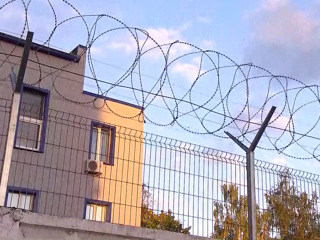 Пытки в тюрьме: заочный арест Савельева отменен, возбуждено 12 дел