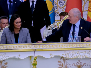 Редкие кадры: кому достались орехи от Лукашенко