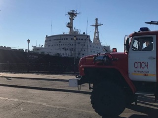 Пожар вспыхнул на борту ледокола "Ленин" в Мурманской области