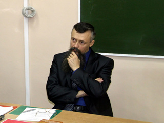Не имеем права: Песков не стал оценивать поступок Сыромятникова