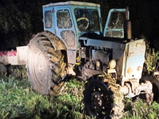В Костромской области охотники показали полицейским трактор с трупом