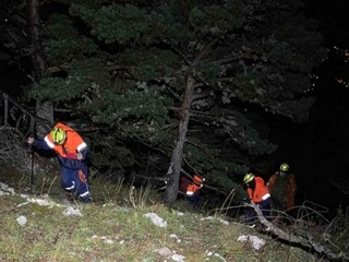 Операция по спасению туриста в горах Крыма продолжалась 12 часов