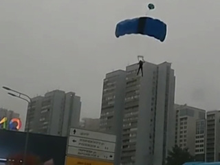 Полет парашютистов над Москвой обернулся для них арестом