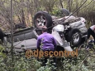 В Приморском крае автомобиль рухнул с моста: водитель осталась жива