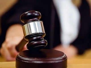 Суд приговорил к 2,5 годам дебоширов, устроивших потасовку с полицейскими