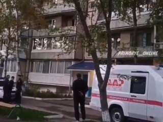 В Лесозаводске мужчина отрезал себе кисть и сбросил ее с балкона