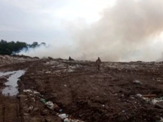В Кузбассе загорелся мусорный полигон
