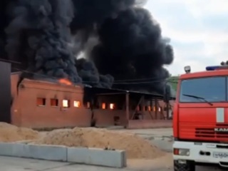 Сильный пожар произошел на складе ГСМ в Подмосковье