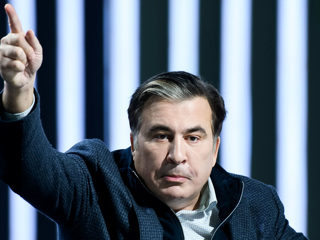 Забрался в трейлер с петрушкой и сложился пополам: Саакашвили не привыкать 