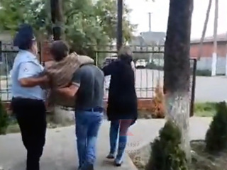 На Кубани пострадала женщина, пытаясь отбить ребенка от бродячей собаки
