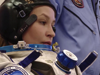 "Приятно приветствовать вас из космоса": Юлия Пересильд обратилась к женщинам