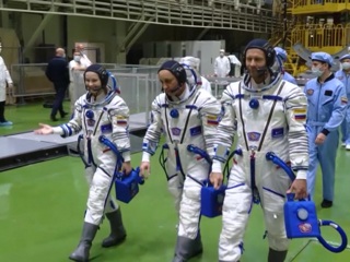 Госкомиссия допустила киноэкипаж к полету