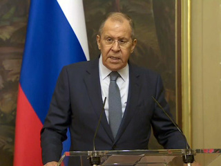 Лавров попросил журналистов не давать интервью, пока он говорит