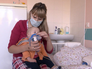 Дельта все чаще атакует детей, заставляя тяжело болеть