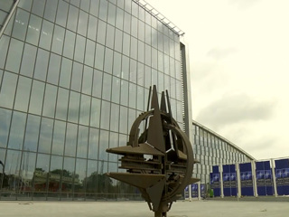 НАТО сожалеет о закрытии своих миссии и бюро в Москве