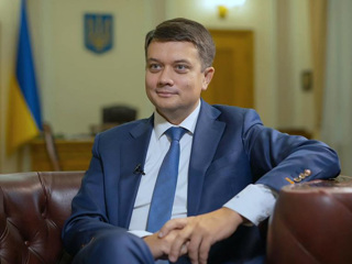 Разумкова отправили в отставку. Он собрался в президенты