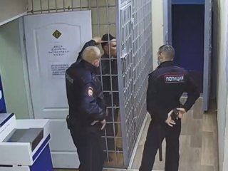 В аэропорту Новосибирска на полицейского напал пьяный житель Челябинска