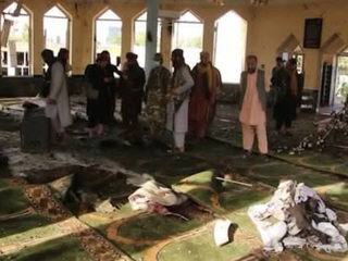 При взрыве в шиитской мечети на юге Афганистана погибли 150 человек