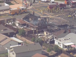 В Калифорнии легкий самолет рухнул на жилые дома