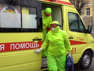 Стабильное, но тяжелое: в Волгограде женщина выпала из окна многоэтажки