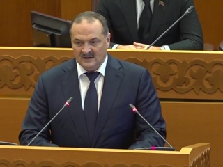 Глава Дагестана наделил полномочиями сенатора Ильяса Умаханова