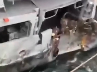 Украинский корабль, получивший пробоину, вернулся в порт. Видео