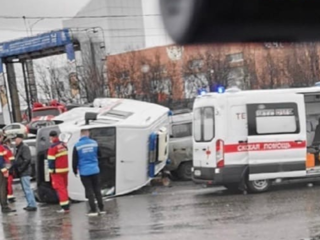 В Мурманске в массовом ДТП с участием скорой помощи пострадали 4 человека
