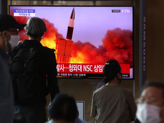 Северная Корея запустила две ракеты в Желтое море