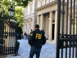 ФБР ищет в домах Дерипаски компромат на Трампа